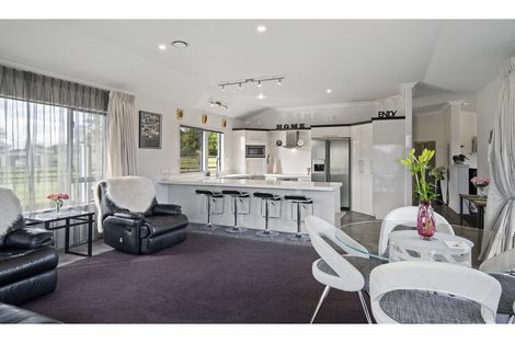 Photo of property in 1 Gleaming Place, Waiuku, 2123