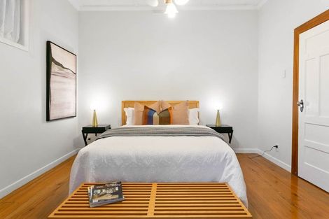 Photo of property in 1/211 Onewa Road, Birkenhead, Auckland, 0626