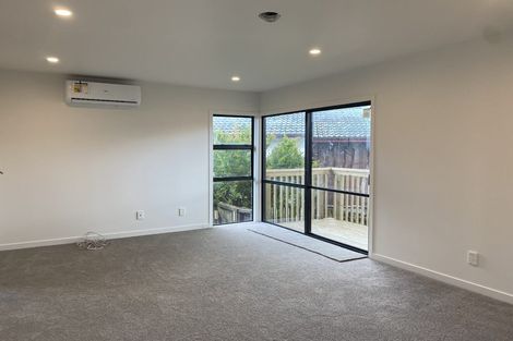 Photo of property in 33 Aronia Way, Goodwood Heights, Auckland, 2105