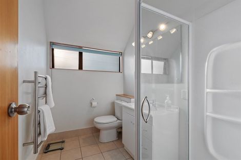 Photo of property in 1/18 Rossmore Terrace, Murrays Bay, Auckland, 0630