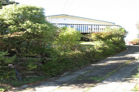 Photo of property in 8 Westleigh Way, Newlands, Wellington, 6037