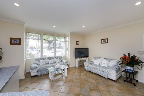 Photo of property in 4 The Oaks, Awapuni, Palmerston North, 4412