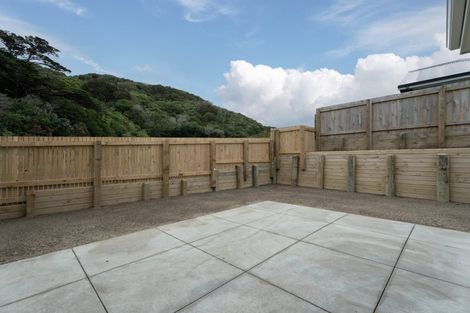 Photo of property in 70 Farnworth Terrace, Glenside, Wellington, 6037