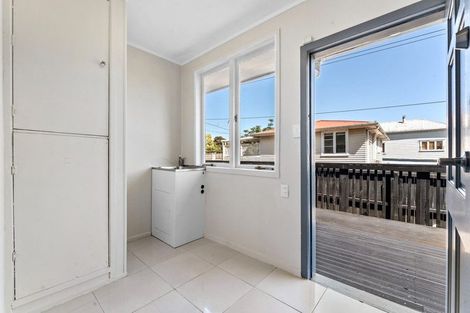 Photo of property in 19 Ribblesdale Road, Henderson, Auckland, 0612