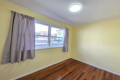 Photo of property in 2/28 West Coast Road, Glen Eden, Auckland, 0602