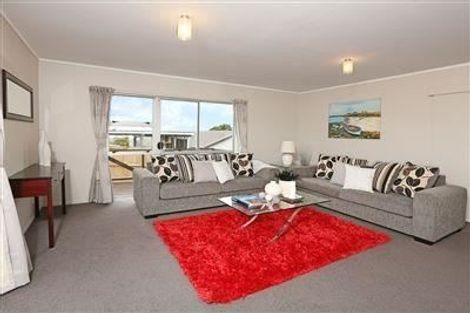 Photo of property in 2/317 Triangle Road, Massey, Auckland, 0614