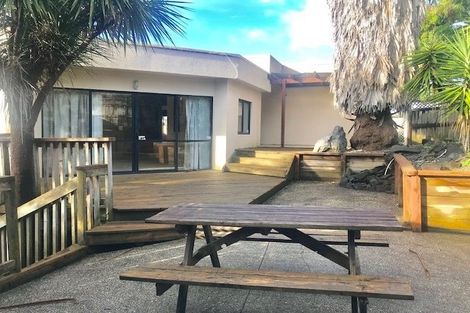 Photo of property in 39 Makora Road, Massey, Auckland, 0614