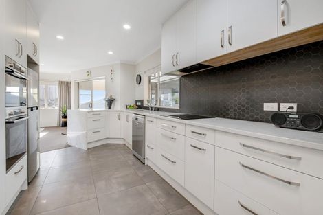 Photo of property in 84 Tauranga Place, Orewa, 0931