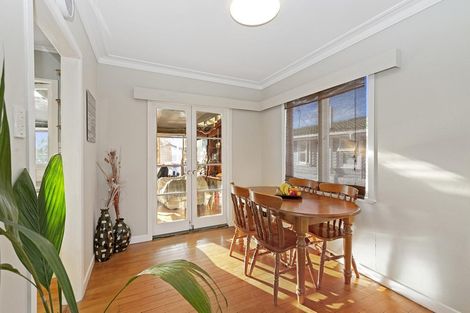 Photo of property in 6 Marlene Avenue, Te Atatu South, Auckland, 0610