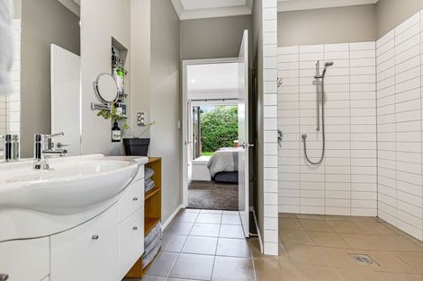 Photo of property in 43 The Esplanade, Huntington, Hamilton, 3210