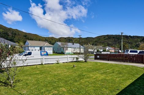 Photo of property in 125 Waddington Drive, Naenae, Lower Hutt, 5011