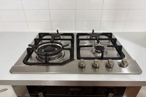 Photo of property in 8 Madeira Lane, Massey, 0614