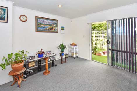 Photo of property in 2/9 Elizabeth Street, Papakura, 2110