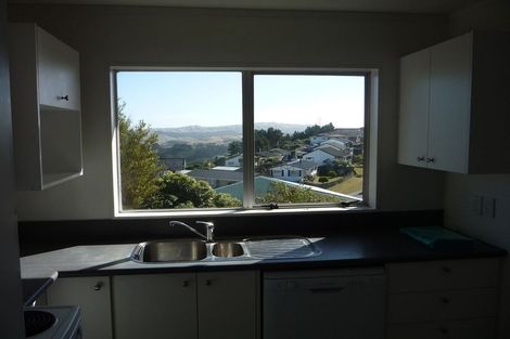 Photo of property in 15a Bayswater Place, Newlands, Wellington, 6037