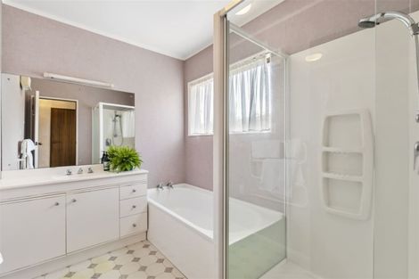 Photo of property in 2/23 Beach Road, Castor Bay, Auckland, 0620