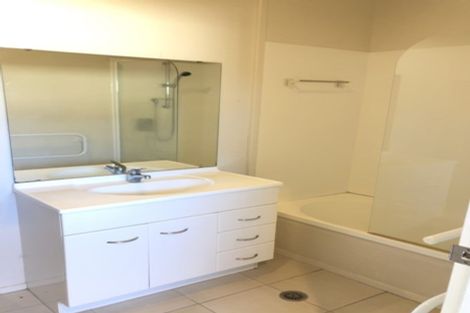 Photo of property in 10 Brashier Circle, Sunnyvale, Auckland, 0612