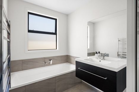 Photo of property in 2 The Heights Avenue, Wanaka, 9305