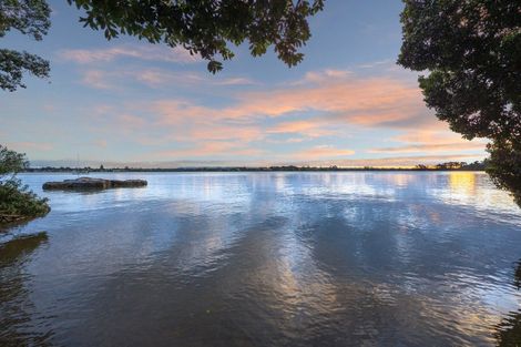 Photo of property in 15a Chatham Avenue, Paremoremo, Auckland, 0632