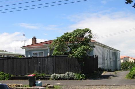 Photo of property in 14 Gilfillan Street, Blockhouse Bay, Auckland, 0600