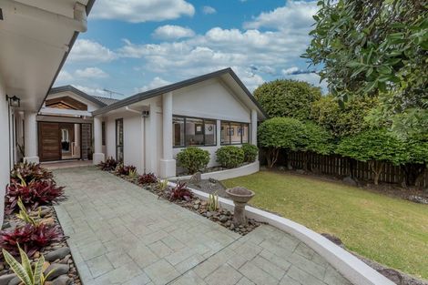 Photo of property in 15 Hogarth Rise, West Harbour, Auckland, 0618
