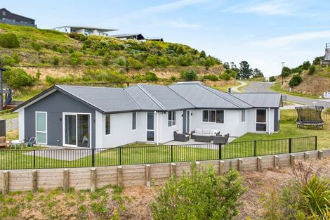 Photo of property in 77 Oak Road, Poraiti, Napier, 4112