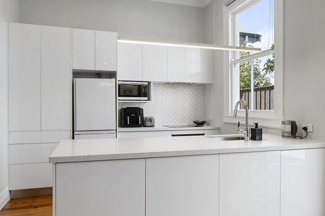 Photo of property in 8 Morley Street, New Plymouth, 4310