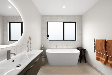 Photo of property in 92 Hugo Shaw Drive, Cambridge, 3434