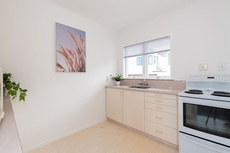 Photo of property in 2/8 East Coast Road, Milford, Auckland, 0620