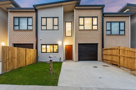 Photo of property in 17 Millcroft Lane, Ranui, Auckland, 0612