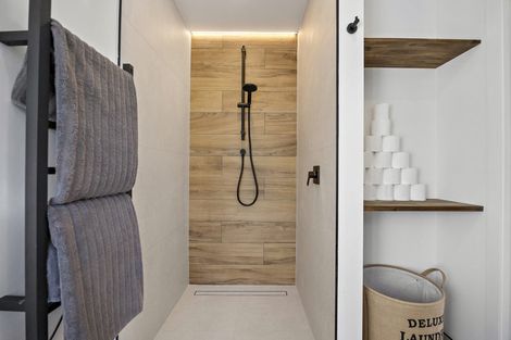 Photo of property in 44b Crosland Road, South Head, 0874