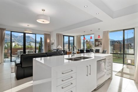 Photo of property in 5 Valley Crescent, Wanaka, 9305