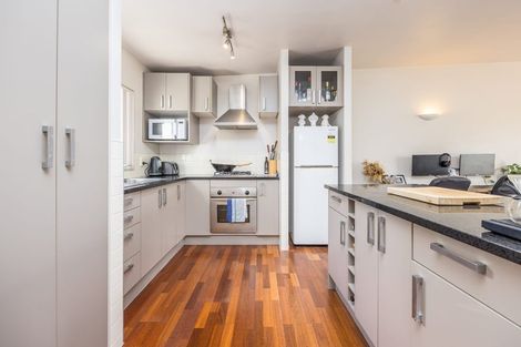 Photo of property in 8d Arotau Place, Grafton, Auckland, 1023