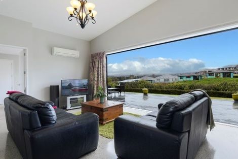 Photo of property in 14 Vantage Place, Omokoroa, 3114