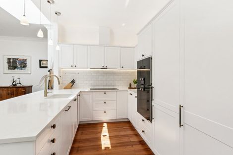 Photo of property in 60 Glen Road, Kelburn, Wellington, 6012