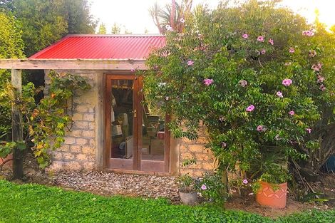 Photo of property in 76 Top Town Place, Coromandel, 3506