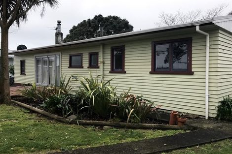 Photo of property in 13d York Crescent, Westown, New Plymouth, 4310