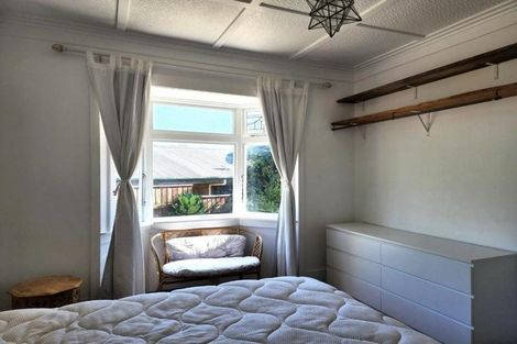 Photo of property in 20 Mcfarlane Street, Oakura, 4314