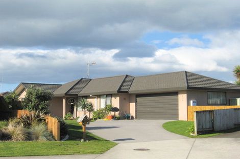 Photo of property in 15 Evansbel Place, Papamoa Beach, Papamoa, 3118