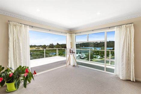 Photo of property in 20 Schopolo Place, Schnapper Rock, Auckland, 0632