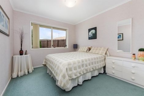 Photo of property in 2/35 Headcorn Place, Botany Downs, Auckland, 2010