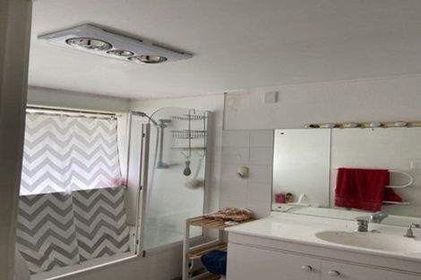 Photo of property in 22 Hedge Row, Sunnyhills, Auckland, 2010