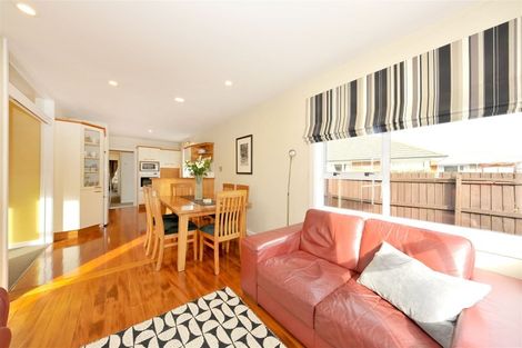 Photo of property in 5 Bendale Place Avonhead Christchurch City