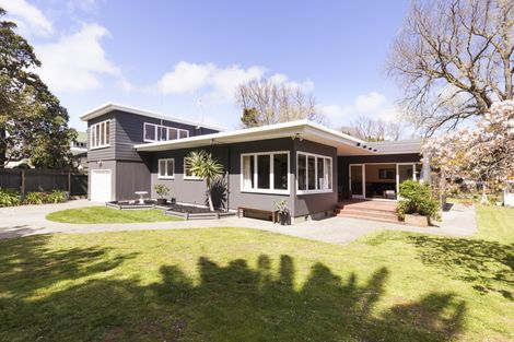 Photo of property in 562 Featherston Street, Roslyn, Palmerston North, 4414