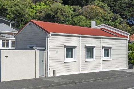 Photo of property in 127 Muritai Road, Eastbourne, Lower Hutt, 5013