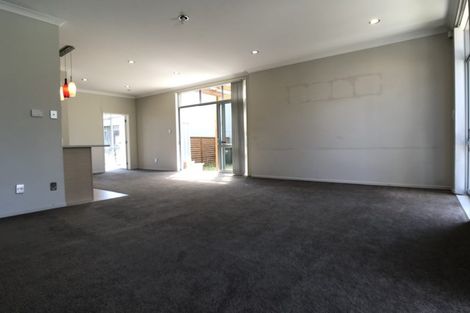 Photo of property in 111 Fernhill Way, Oteha, Auckland, 0632