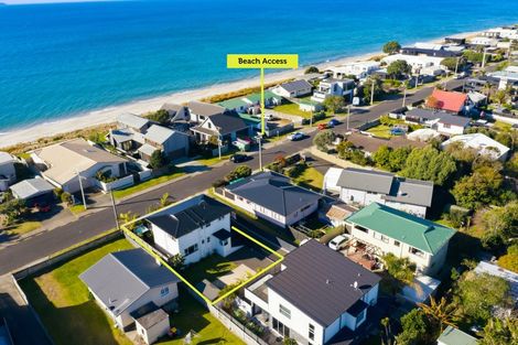 Photo of property in 22 Karewa Parade, Papamoa Beach, Papamoa, 3118