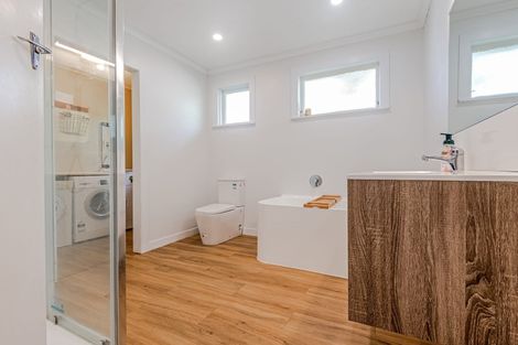 Photo of property in 14 Marsden Place, Awapuni, Palmerston North, 4412
