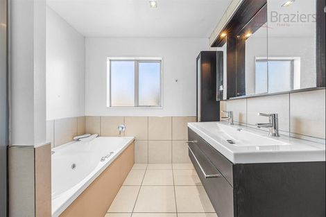 Photo of property in 29 Straven Road, Riccarton, Christchurch, 8011