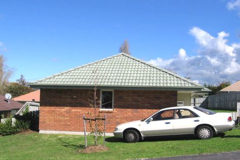 Photo of property in 15 Cretian Crescent, Henderson, Auckland, 0612