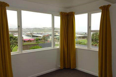 Photo of property in 73 Queens Drive, Lyall Bay, Wellington, 6022